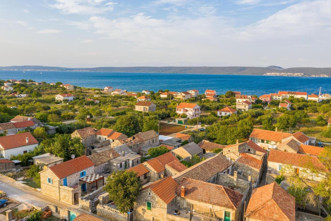 Holiday Home Lipa Nasa Neviđane Kültér fotó