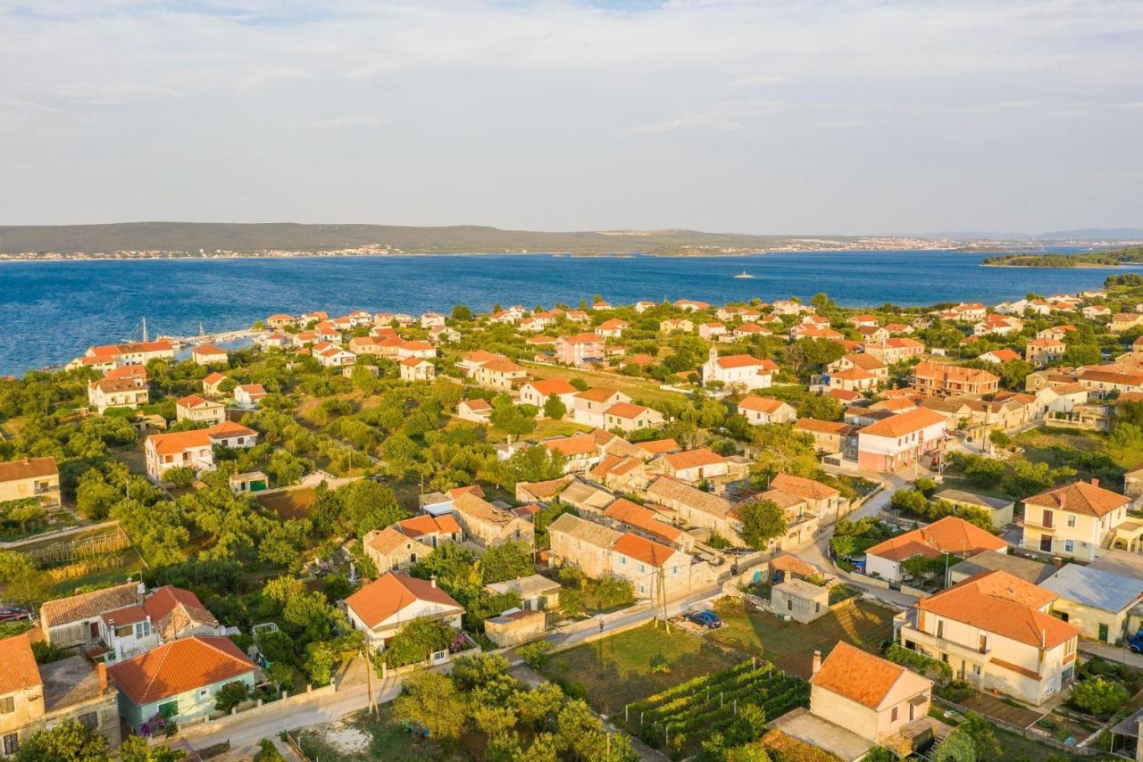 Holiday Home Lipa Nasa Neviđane Kültér fotó